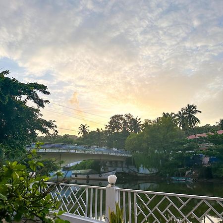باغا Hotel Riverside المظهر الخارجي الصورة
