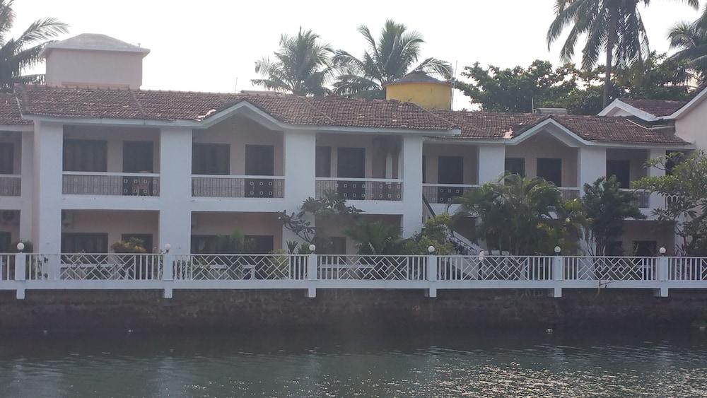 باغا Hotel Riverside المظهر الخارجي الصورة