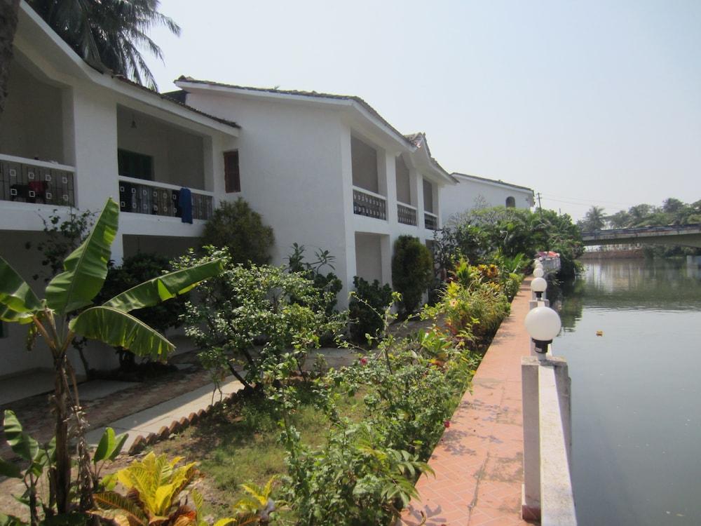 باغا Hotel Riverside المظهر الخارجي الصورة