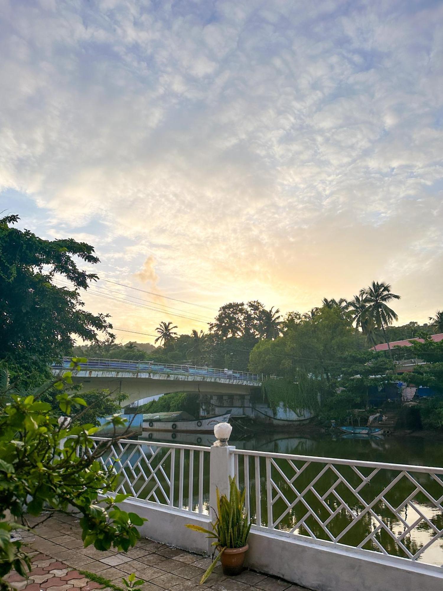 باغا Hotel Riverside المظهر الخارجي الصورة